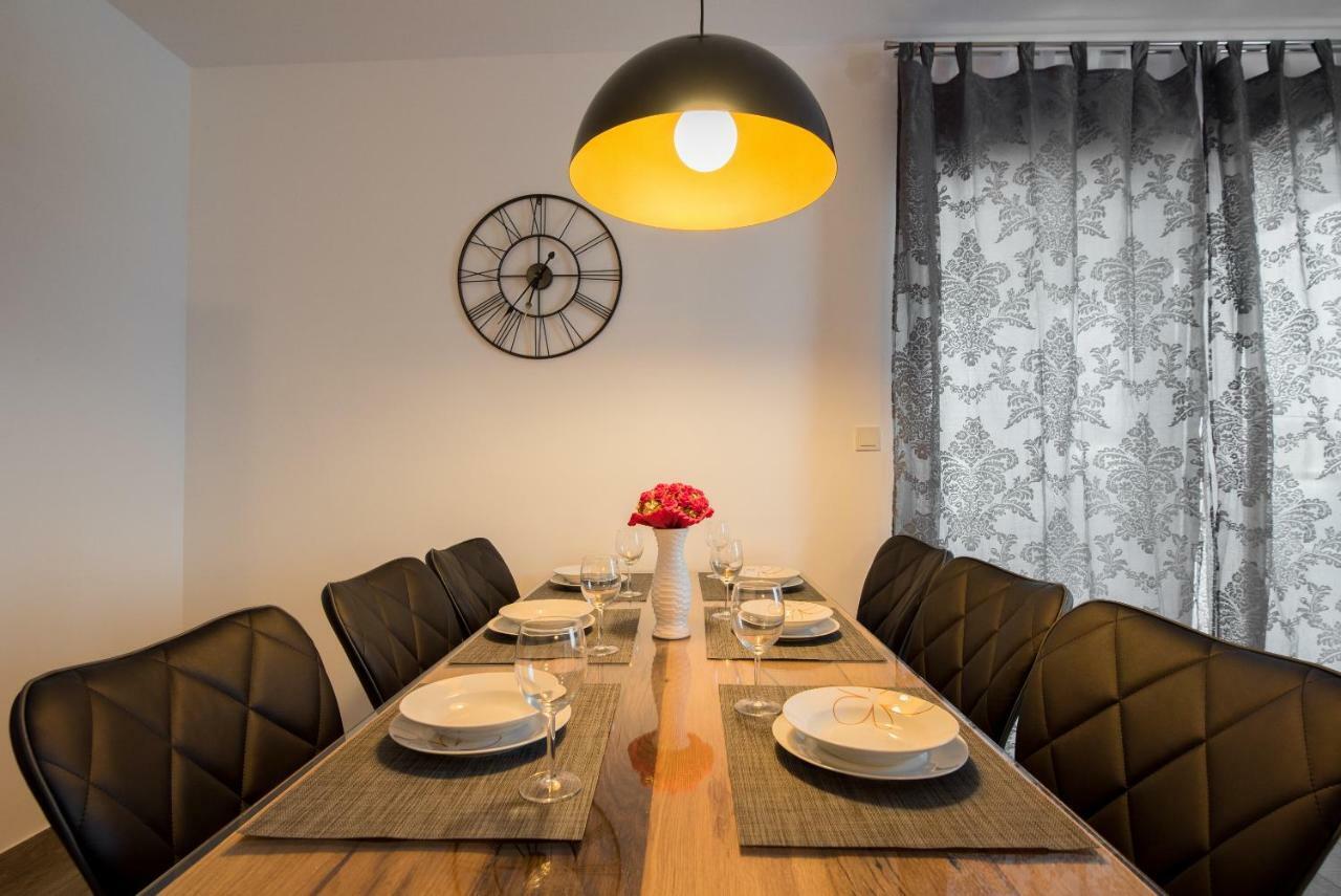 Anja 1st Floor Apartman Peroj